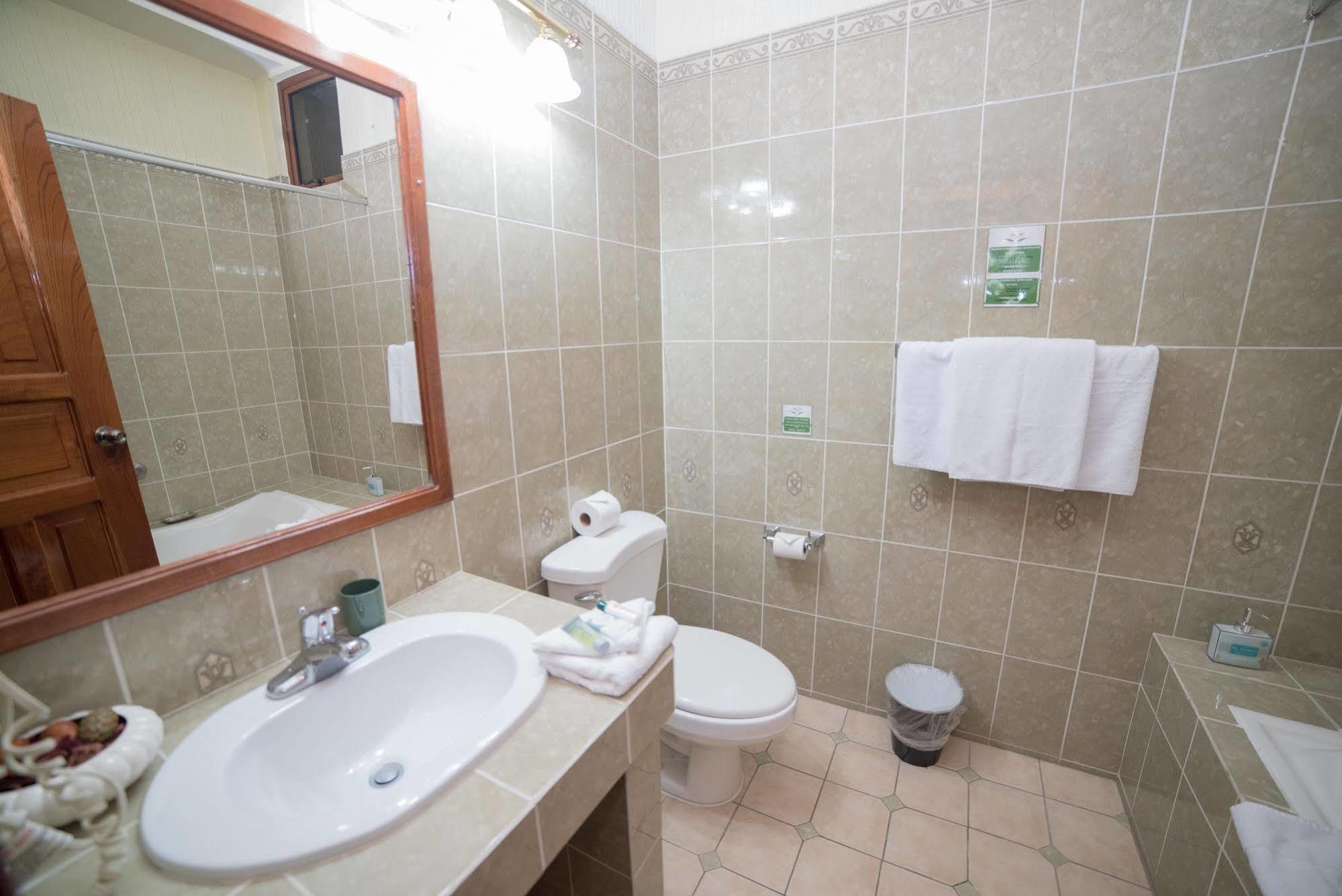 Hotel Anna Inn Olintepeque 外观 照片
