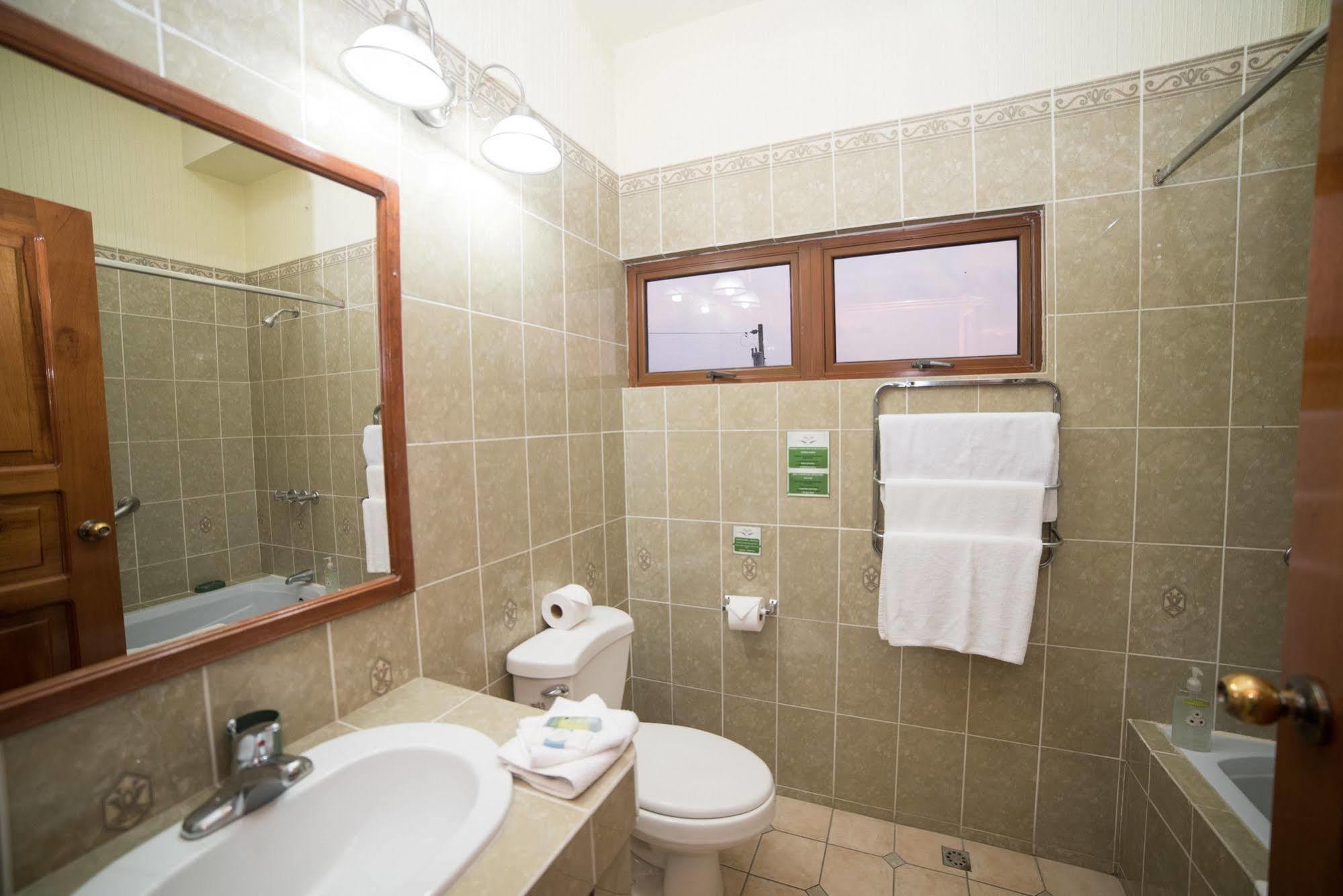 Hotel Anna Inn Olintepeque 外观 照片