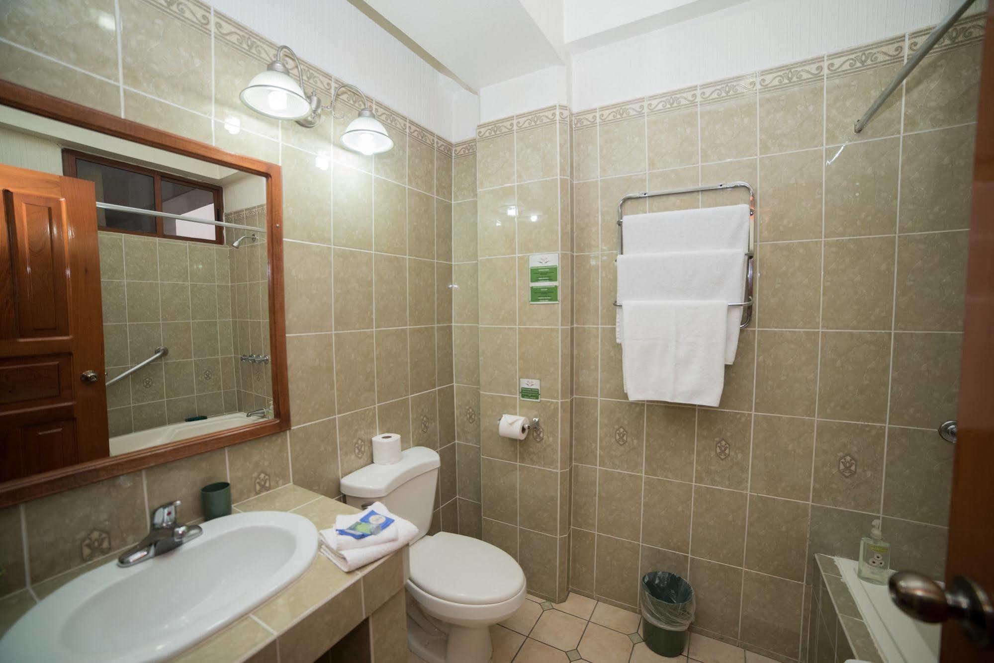 Hotel Anna Inn Olintepeque 外观 照片