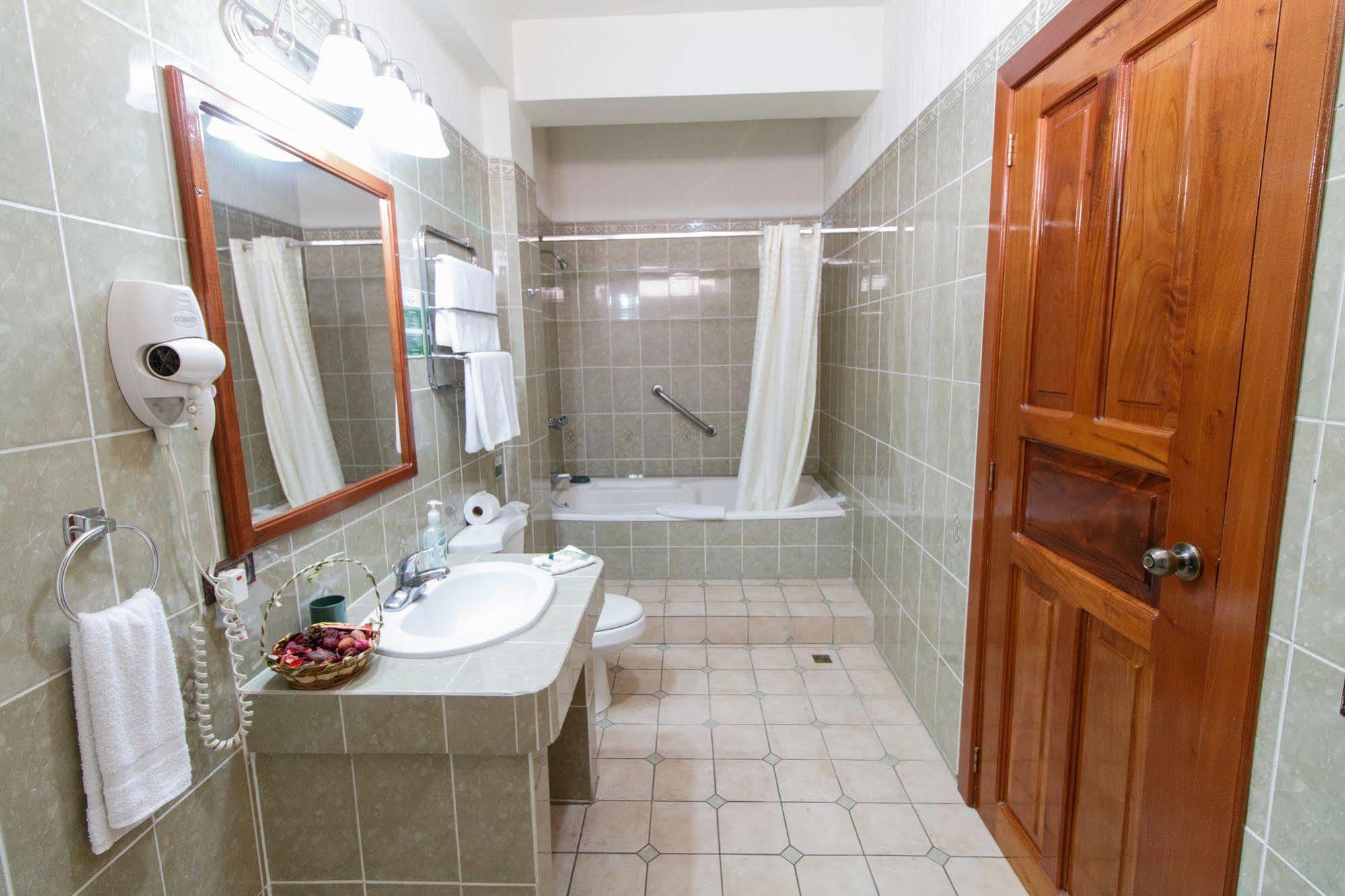 Hotel Anna Inn Olintepeque 外观 照片