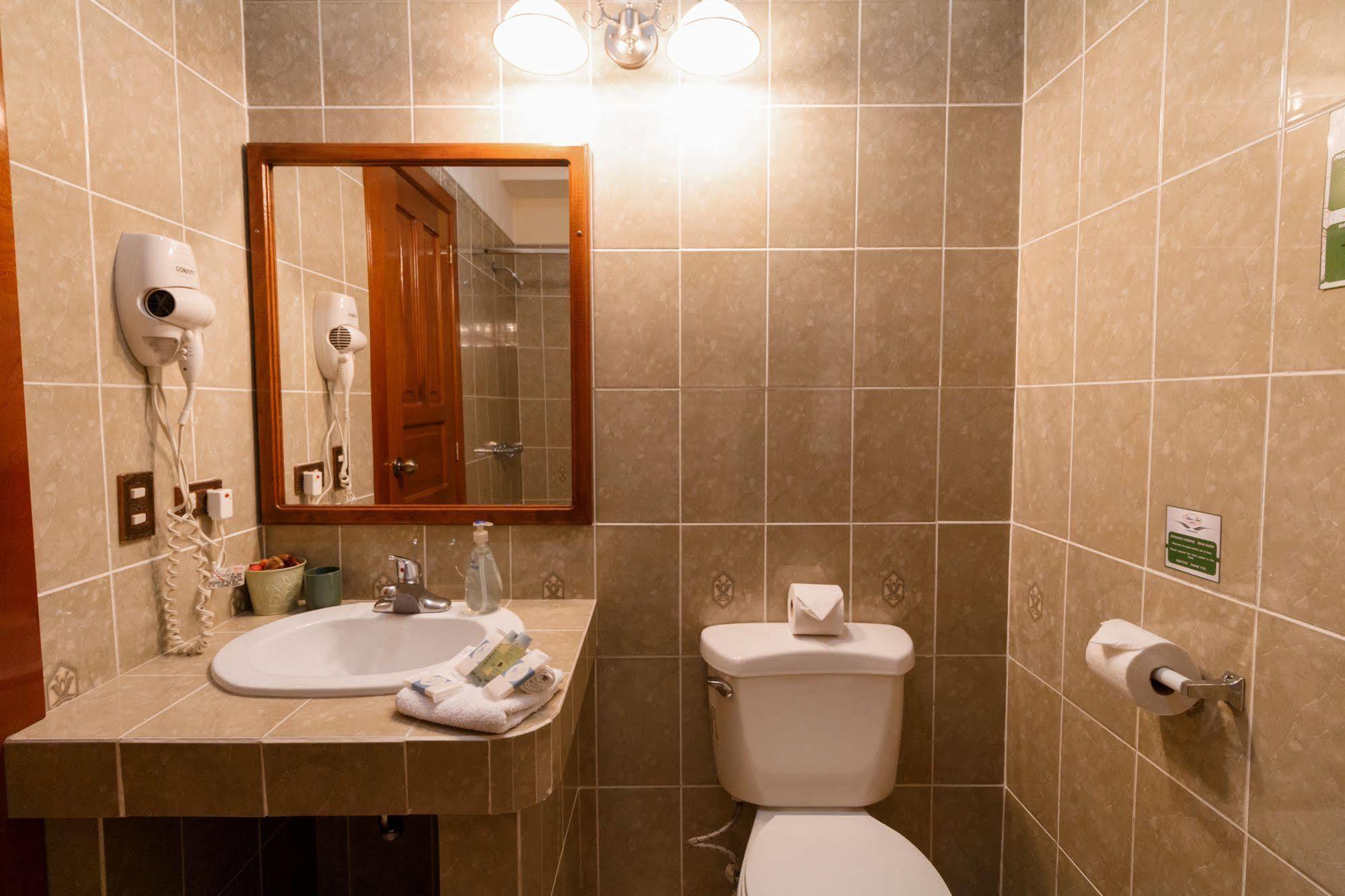 Hotel Anna Inn Olintepeque 外观 照片