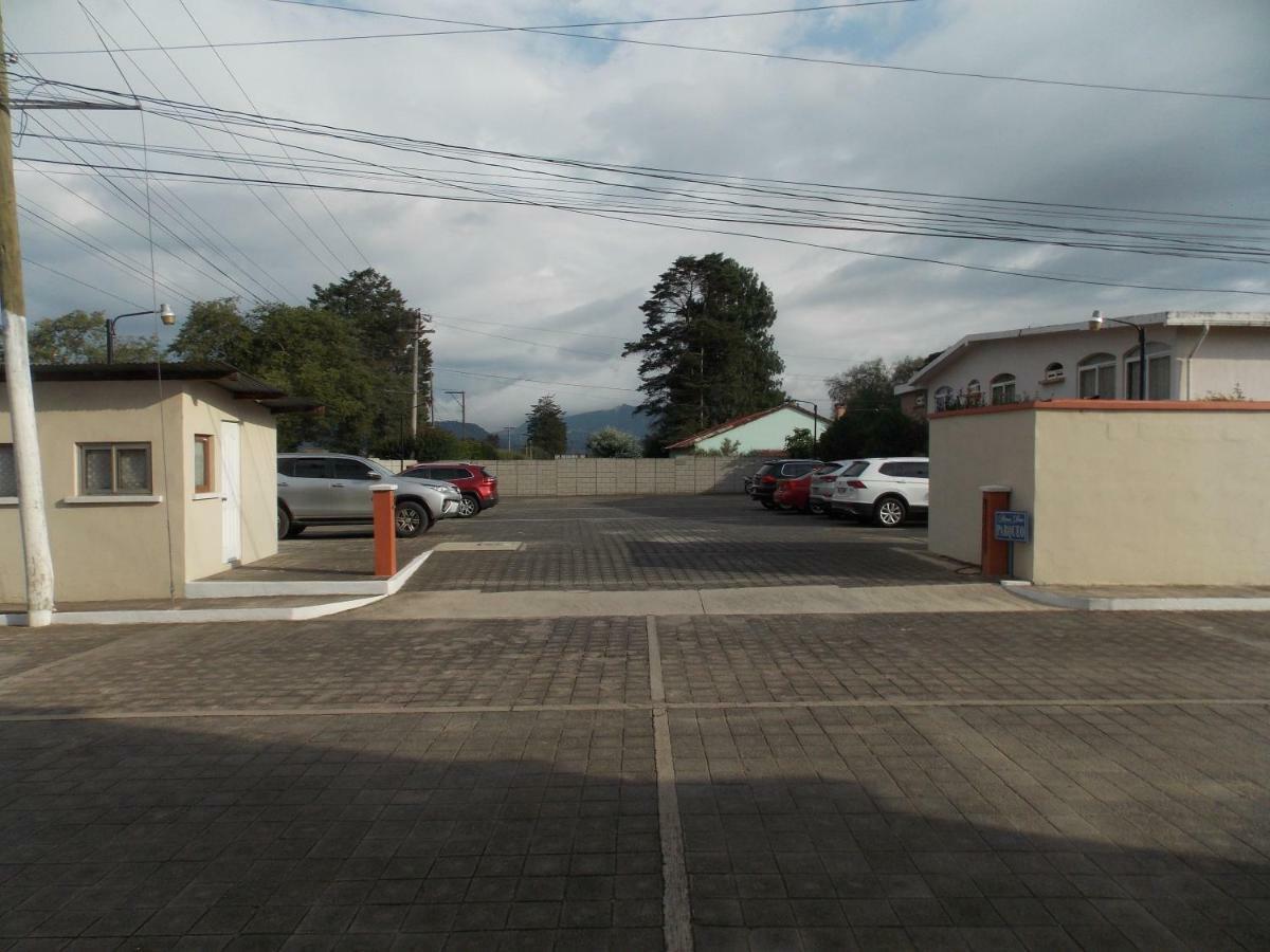 Hotel Anna Inn Olintepeque 外观 照片
